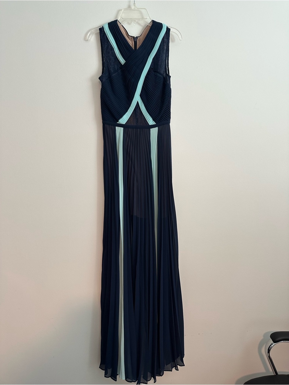 bcbg maxazria maxi navy and light blue lace dress
